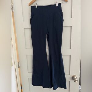 Beyond Yoga high-waist flare spacedye Yoga pants, navy blue size large.